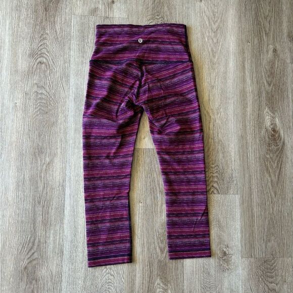 Lululemon Wunder Under Crop - Picture 6 of 7